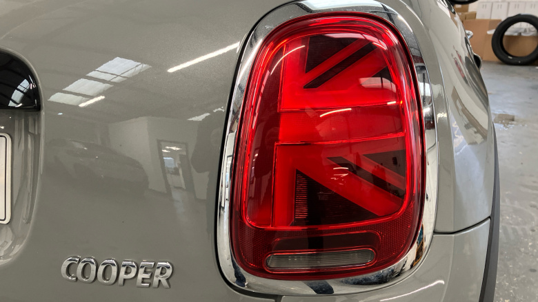 MINI Hatchback 1.5 Cooper Classic II 3dr Petrol Hatchback